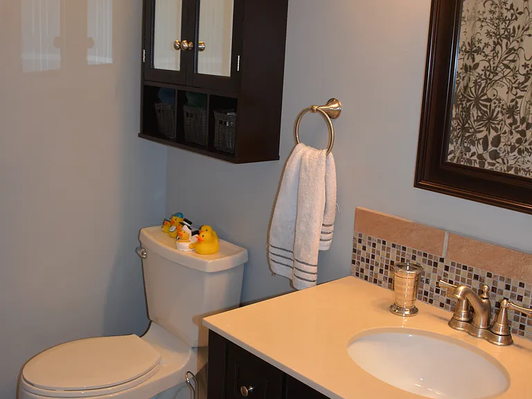 Second floor hallway full bathroom
