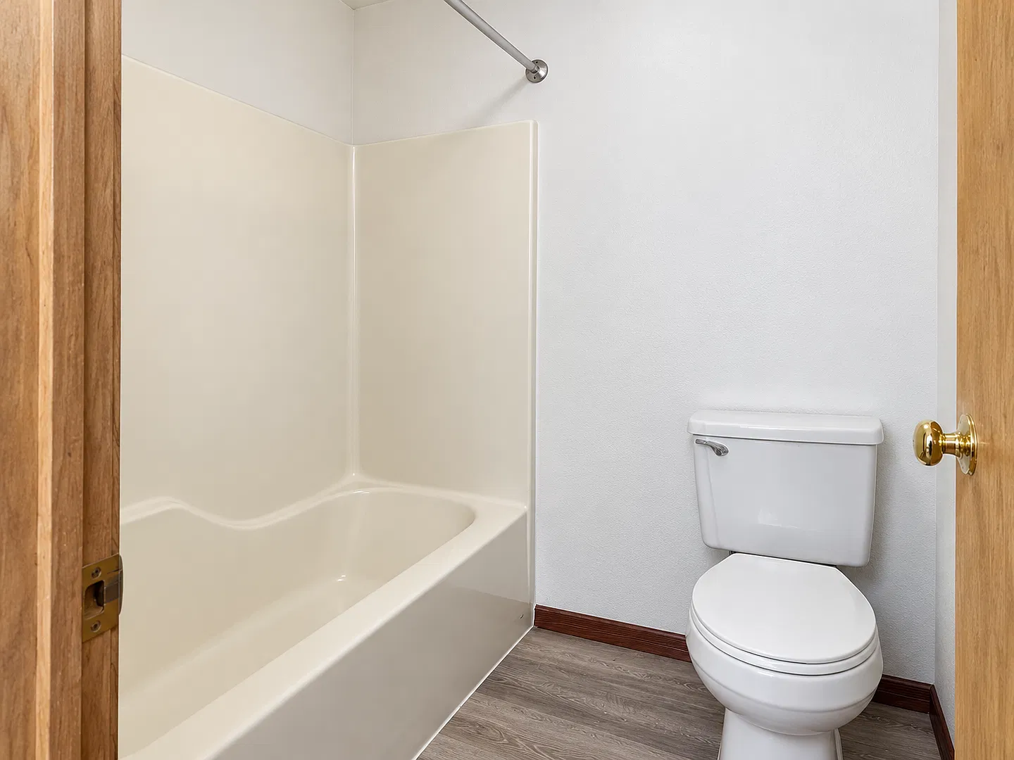 Newly Remodeled Studio Apartment All Utilities Included! — Photo 4