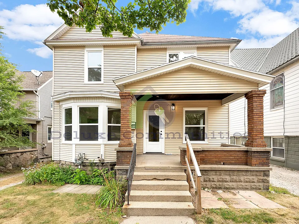 606 Lafayette Ave NE