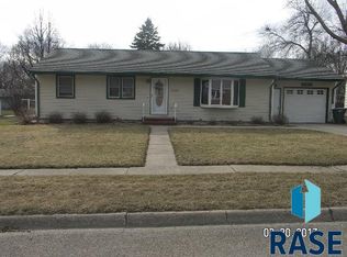 1007 N Elmhurst Ave, Luverne, MN 56156