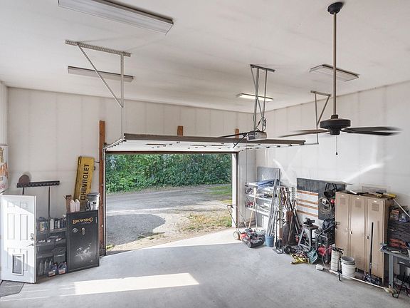 3rd image of 429 Farewell Ave