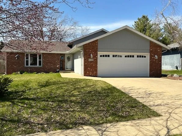 4330 Rockaway Ct, Loves Park, IL 61111