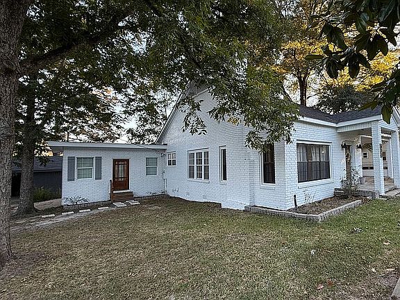 2nd image of 611 Bushley St