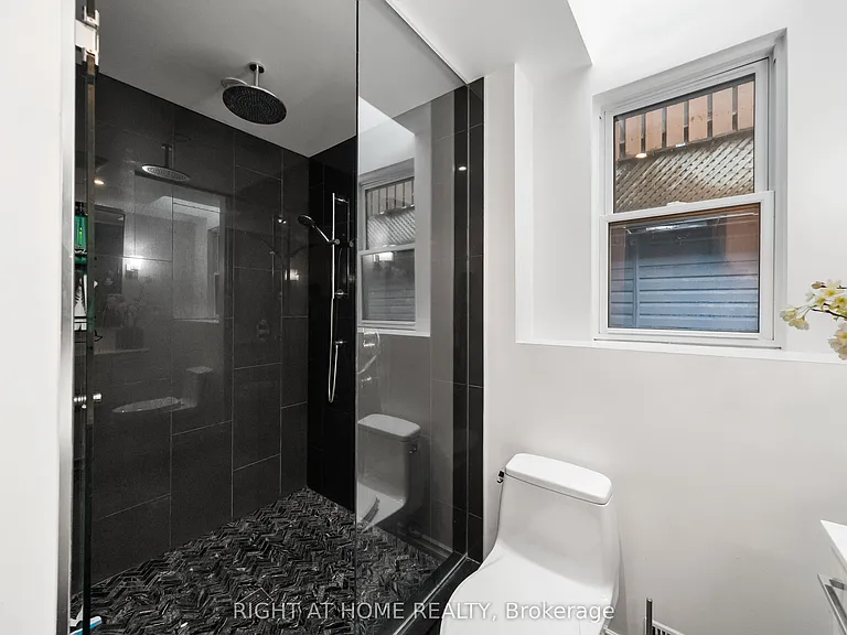 14 Wascana Ave — Photo 24