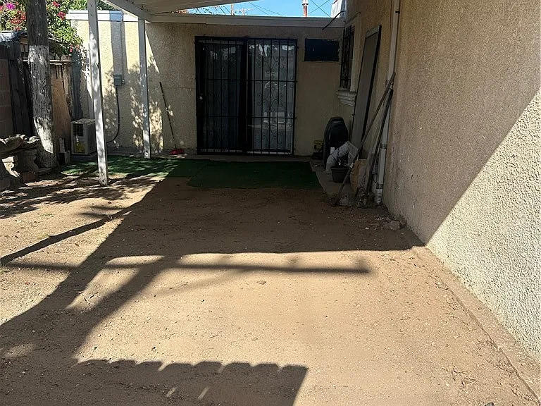 8731 S Gramercy Pl — Photo 10