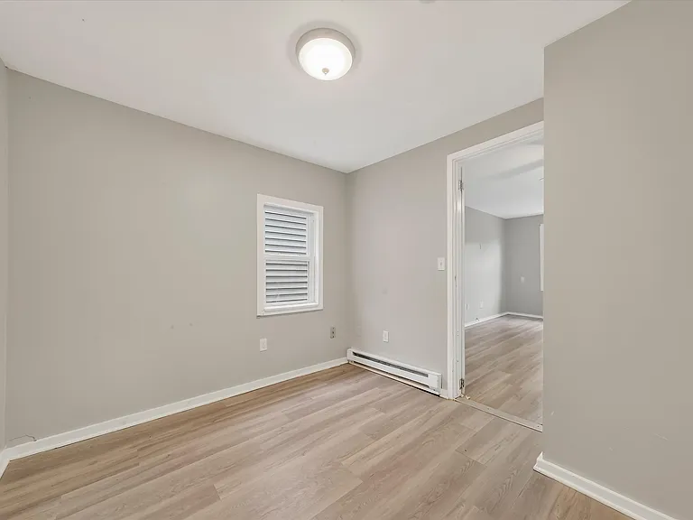 68 Catharine St — Photo 14