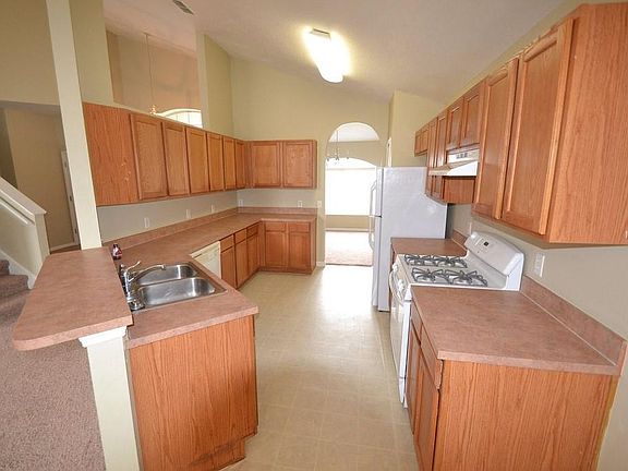 3rd image of 324 Weatherby Pl