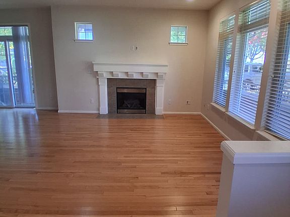 5th image of 1782 10th Ave NE