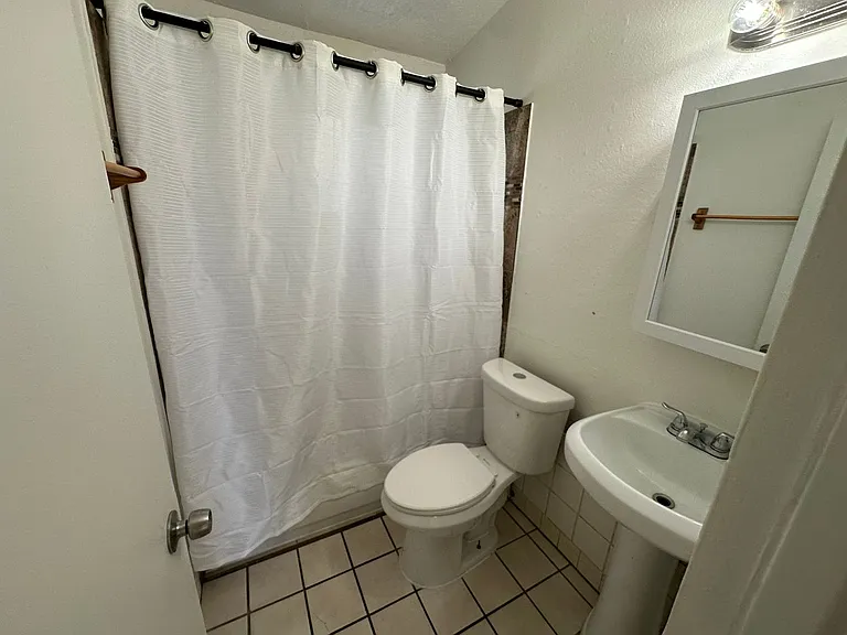 1626 N 26th Pl — Photo 9
