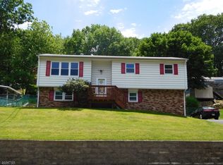 18 Central Ave, Hopatcong, NJ 07843
