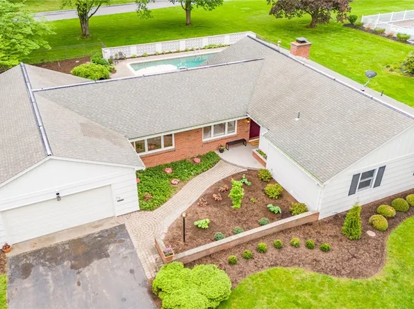 59 N Country Club Dr, Rochester, NY 14618