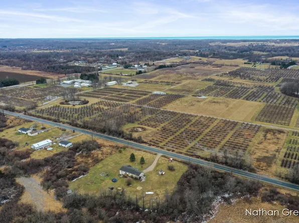 2469 62nd St, Fennville, MI 49408