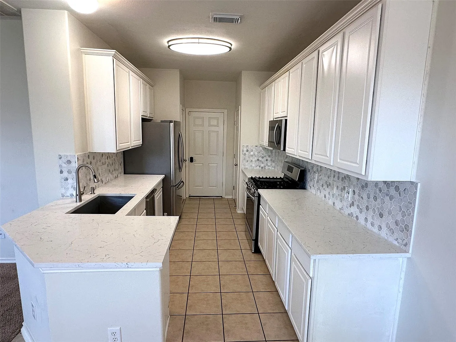 3 bed, 3.0 bath, 1575 sqft, $2,050 — Photo 4