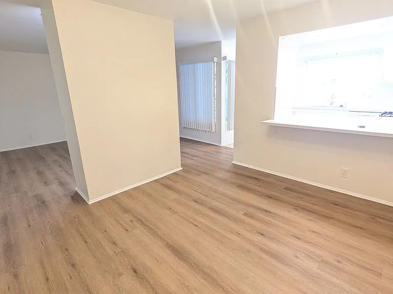 615 N Hayworth Ave — Photo 7