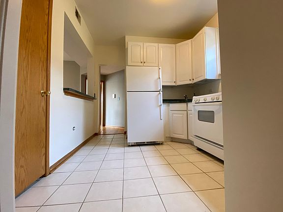 3rd image of 2960 W Montrose Ave APT 3