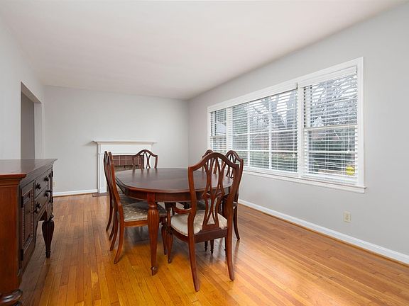 5th image of 248 Barberry Ln