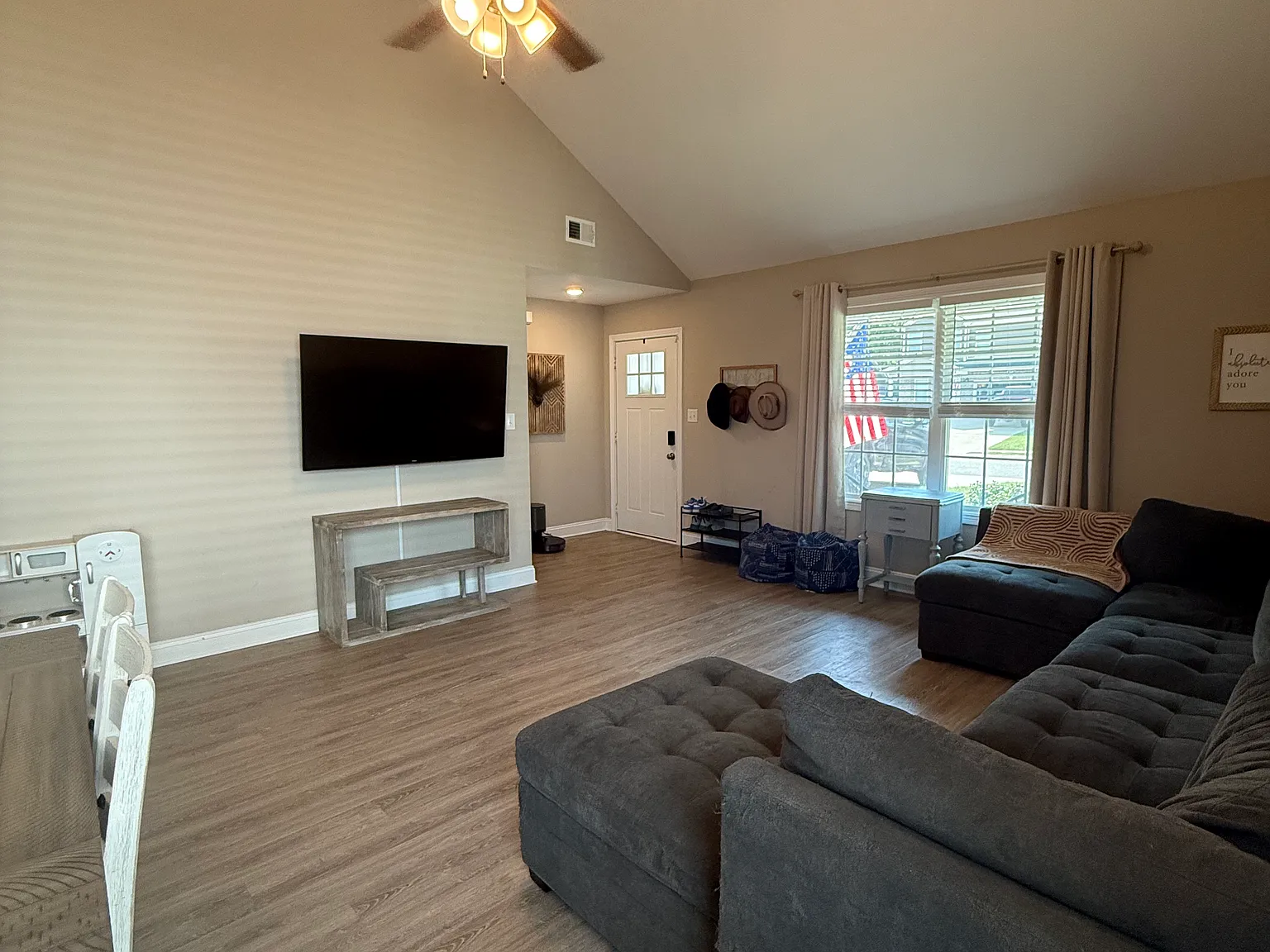 3 bed, 1320 sqft, $1,950 — Photo 3