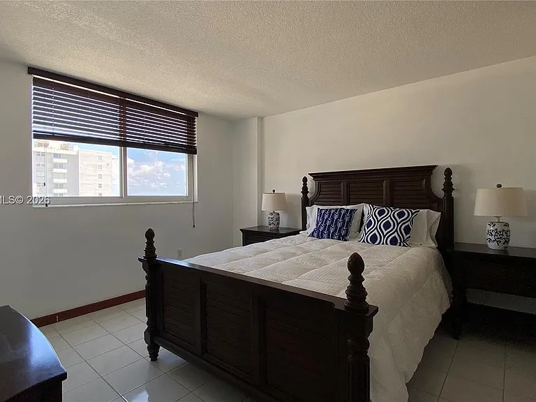 401 Ocean Dr #722 — Photo 10