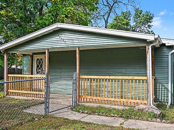3rd image of 24193 Fillmore Rd