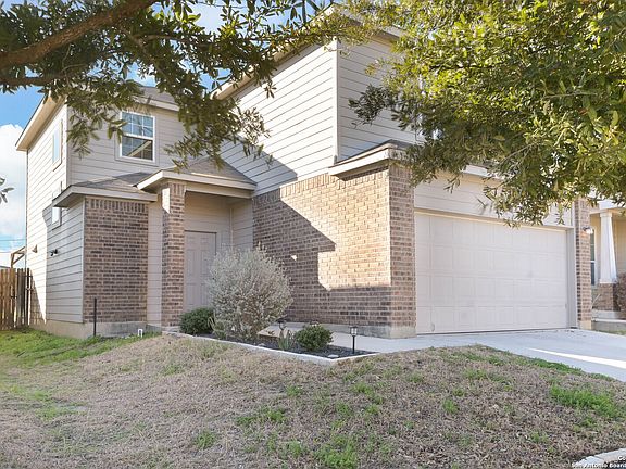 2nd image of 3538 York Crest