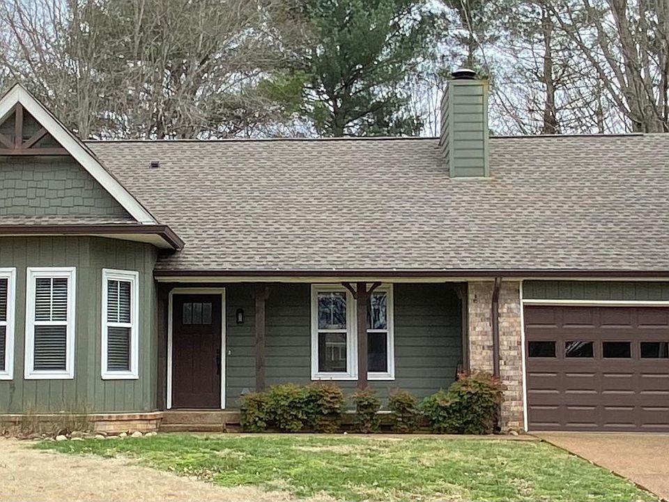 224 Julia Court. Renovated and Updated in 2016