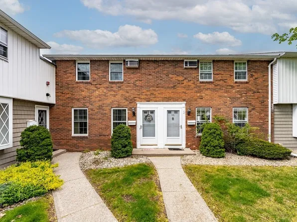 105 Blisswood Village Dr #105, Ludlow, MA 01056