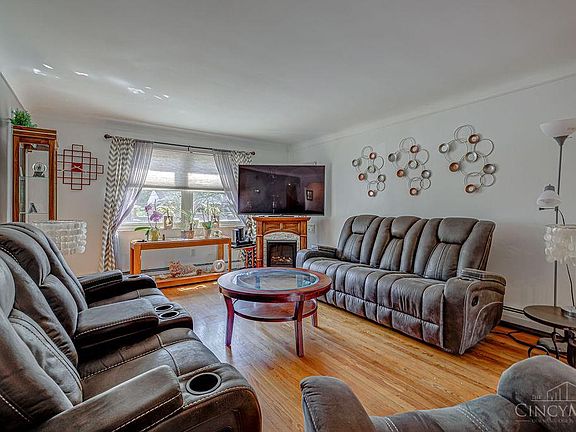 3rd image of 4760 Clevesdale Dr