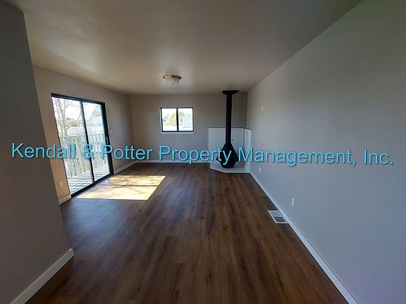 5th image of 405 Hillcrest Dr #A