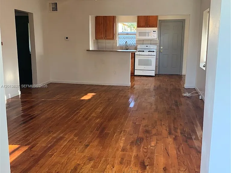 1806 Funston St — Photo 2