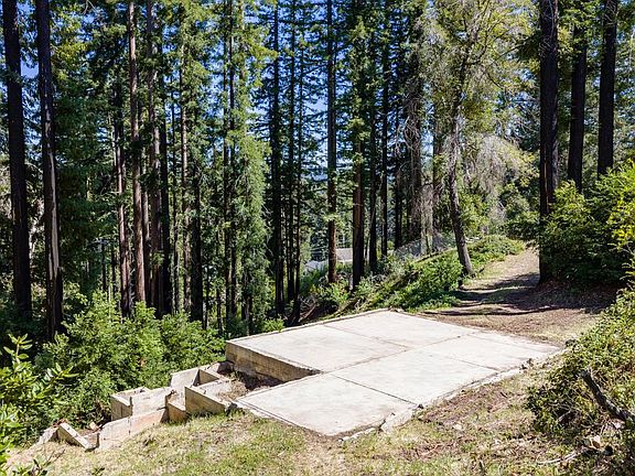 4th image of 785 Summit Dr