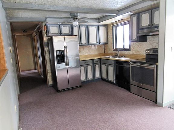 The nice eat-in kitchen is equipped with newer stainless steel appliances!