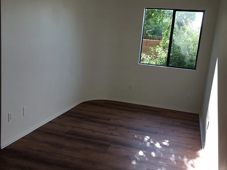 3625 N Forgeus Ave — Photo 6