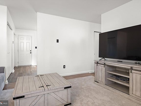 4th image of 204 Hayward Ave