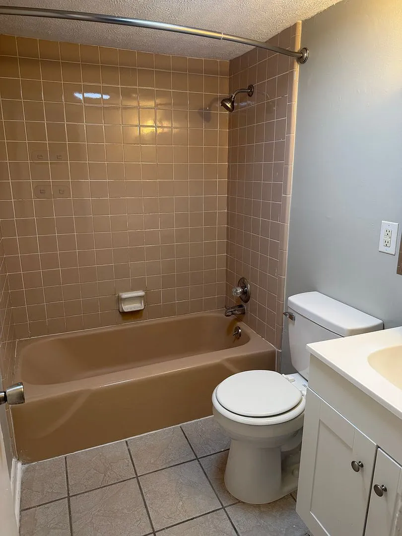 812 Burwind Court - Building 2 — Photo 4