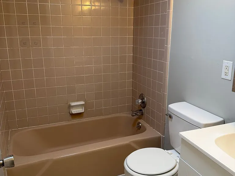 812 Burwind Ct — Photo 4