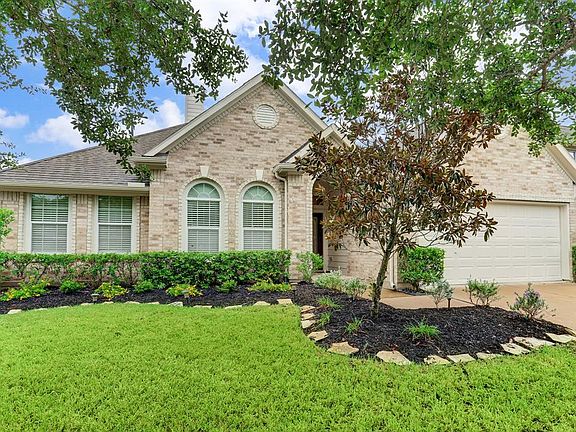 2919 Manchester Cove presented by Sara Nguyen