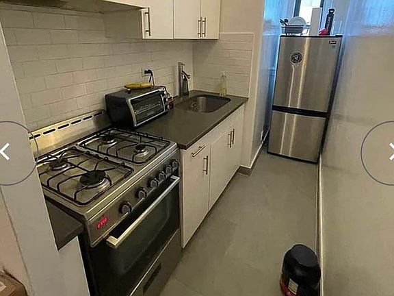4th image of 140 E 52nd St APT 4D
