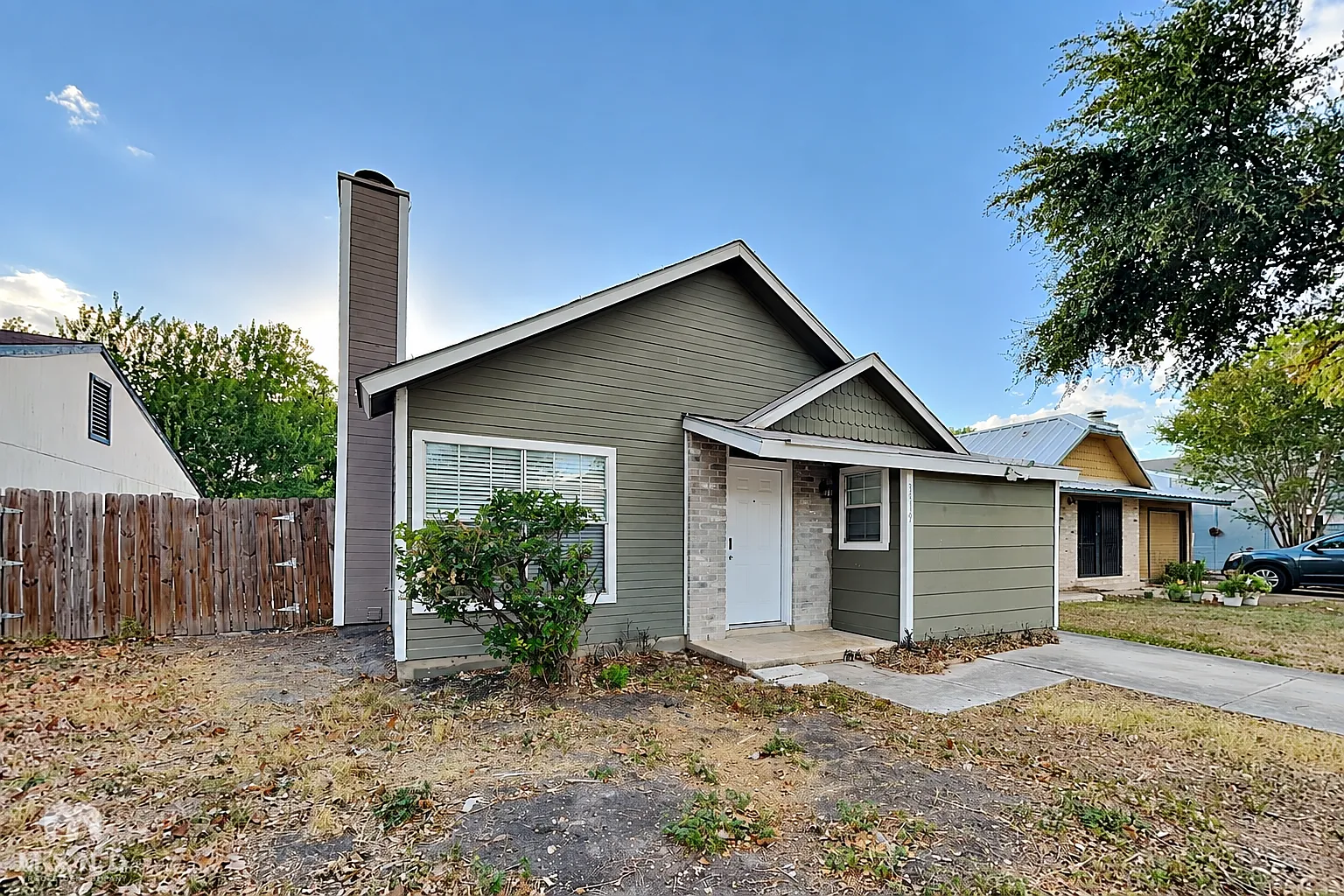 3 bed, 2.0 bath, 1276 sqft, $1,379 — Photo 1