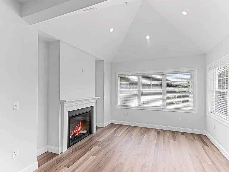 21 Market St — Photo 11