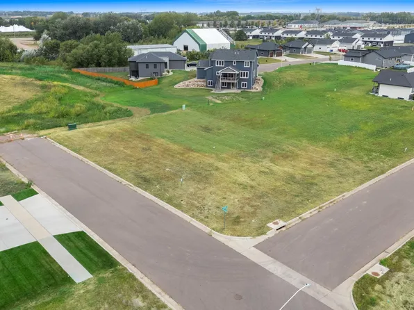 403 Bunyan Dr, Harrisburg, SD 57032