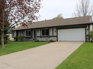 423 Park Meadows Dr, Lansing, MI