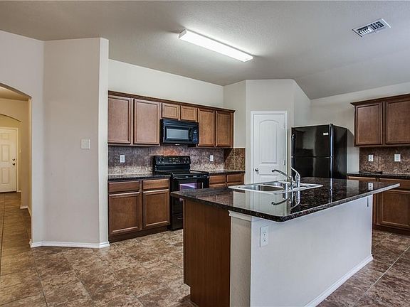 3rd image of 2535 Stonegate Dr