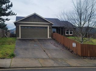 956 Rolling Hills Rd, Roseburg, OR 97471
