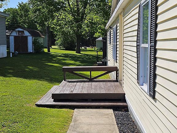 Exterior Image-12-Commodore 123 Sunny Acres