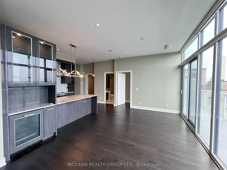 3018 Yonge St #UPH8 — Photo 6