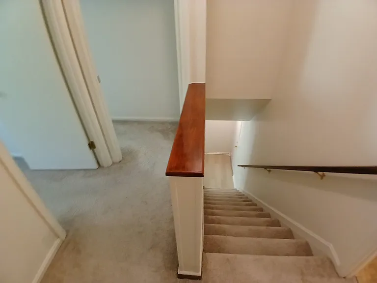 626 Newbridge Ct — Photo 6