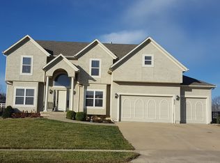 932 SW Raintree Dr, Lees Summit, MO 64082