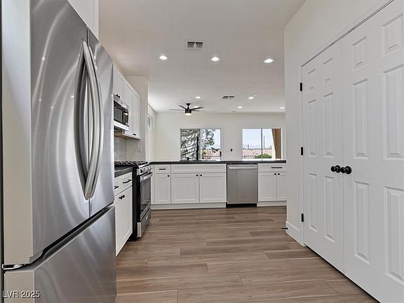 4th image of 2323 Desert Fox Dr