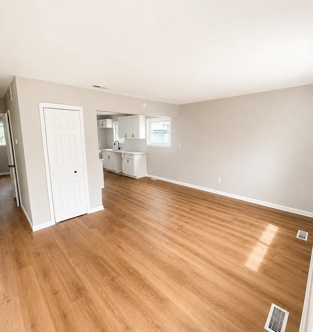 3 bed, 924 sqft, $1,600 — Photo 3