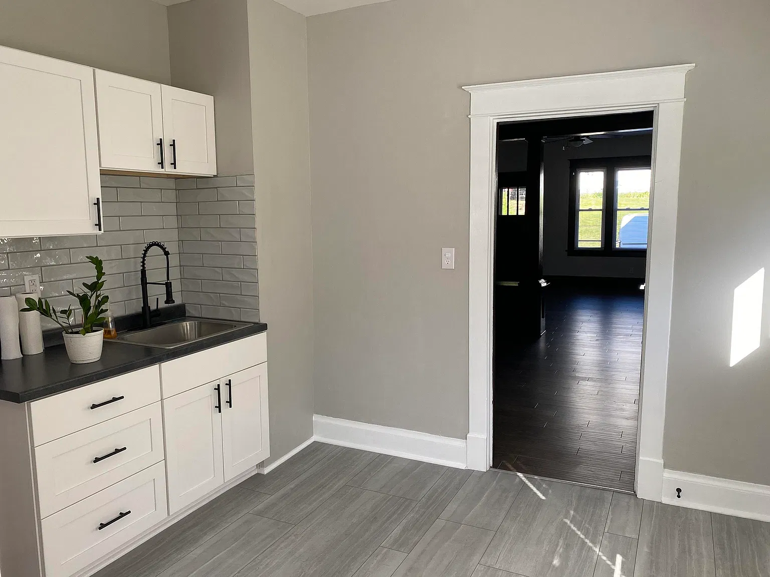 1 bed, 725 sqft, $1,000 — Photo 3